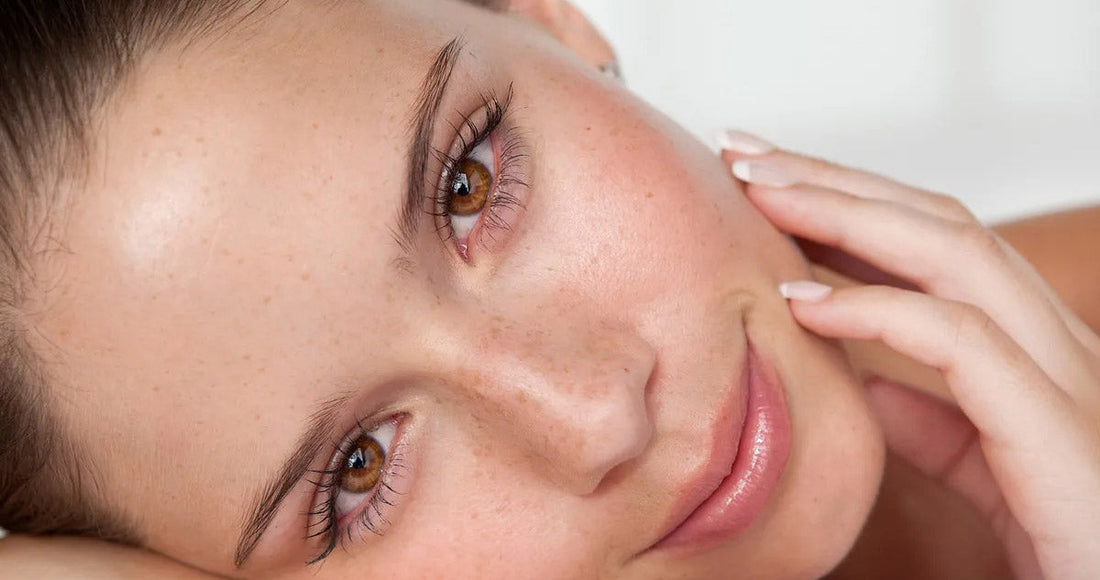 Exfoliante natural de frutas para una piel más joven