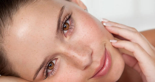 Exfoliante natural de frutas para una piel más joven