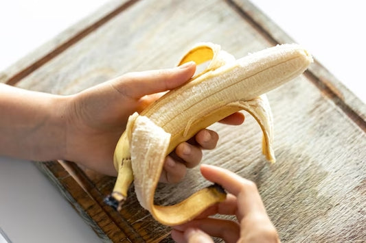 ¿Sabías que la cáscara de banano ayuda a limpiar los dientes?